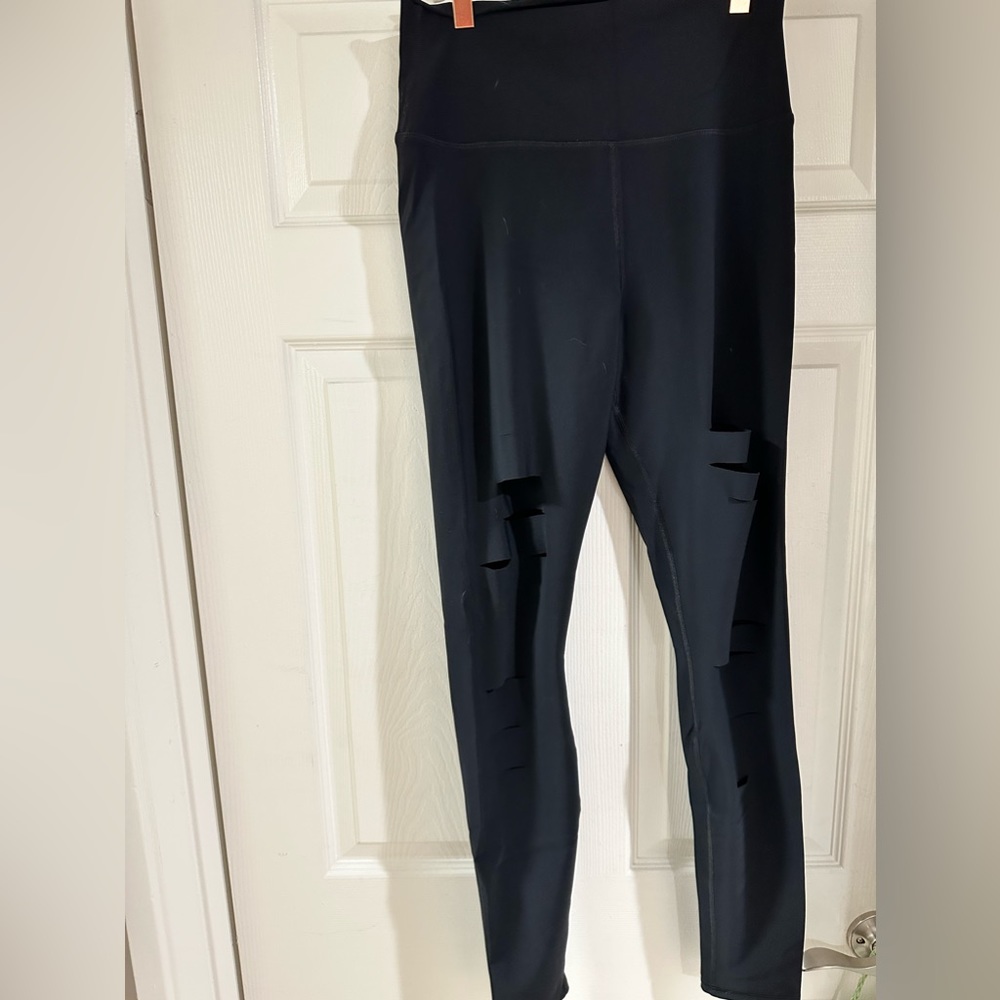 Alo Yoga Women's High Waisted Ripped Warrior Legging - Black